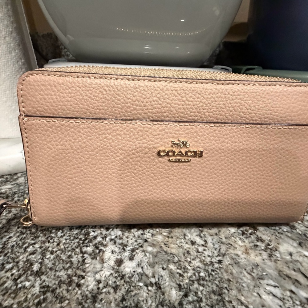 Coach Women's Beige Leather Wallet